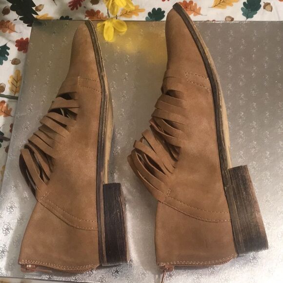 Tan Suede Ankle Mi.IM ankle booties - Picture 11 of 12